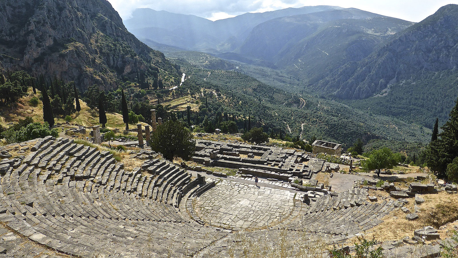 Delphi amphitheater
